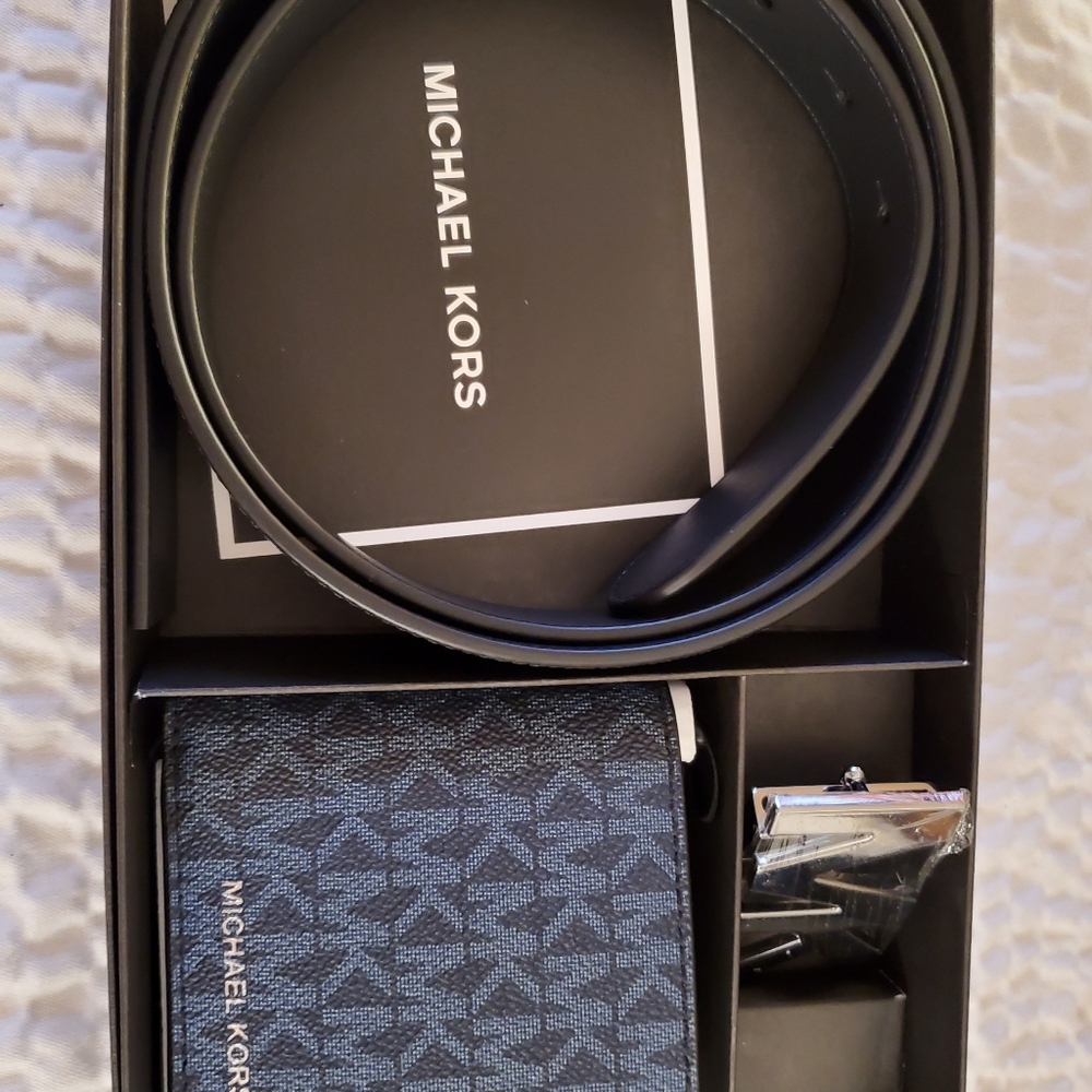 Michael Kors Mens Logo Belt and Billfold 3 in 1 Wa